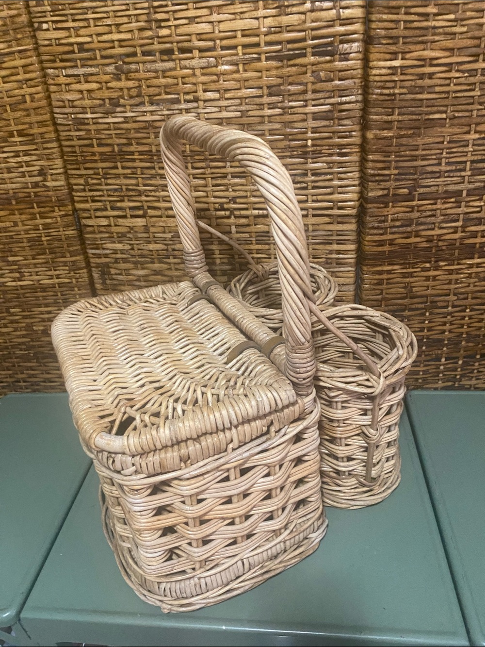 Mid-century modern Vintage Wicker Double Wine Holder Picnic Basket EUC